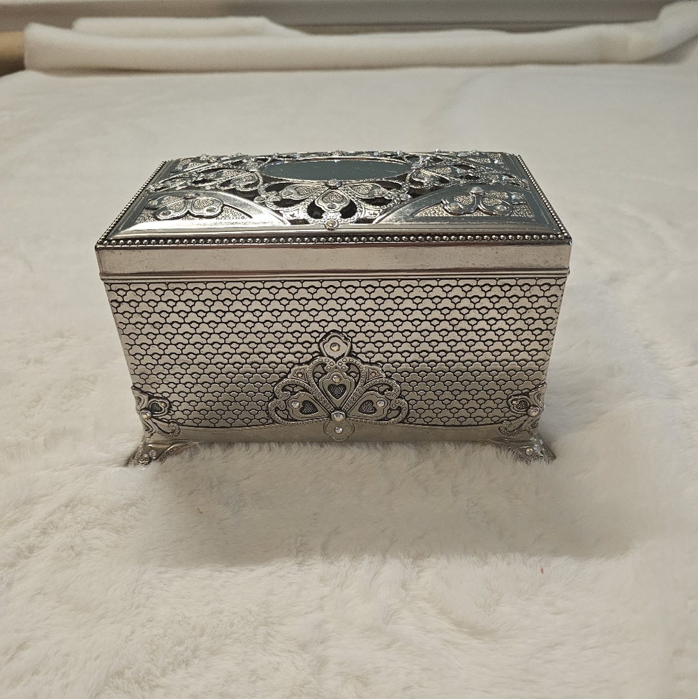 Things Remembered Silver Plated Musical Jewelry Box Adorned W/crystals